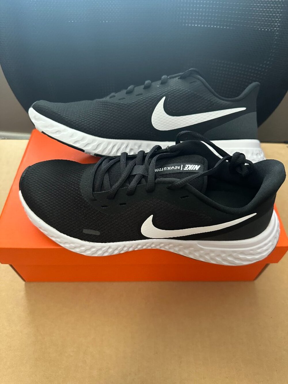 Brand New in Box Women’s Nike Revolution 5 – Size 10